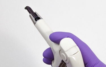 Close handle grip until plunger contacts the carpule